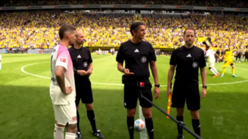 Kurioser Schiedsrichter-Moment: Aytekin verliert Platzwahl ohne Schlotterbeck