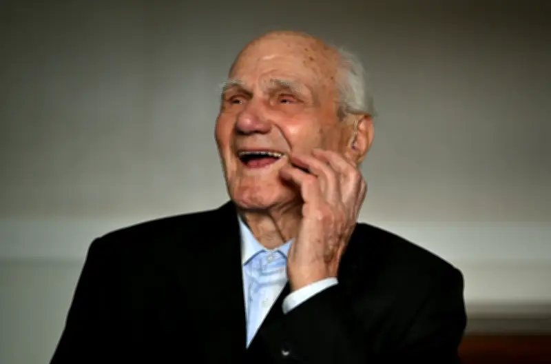 KZ-Überlebender Moiseenko feiert 100. Geburtstag mit Punk-Rock in Weimar