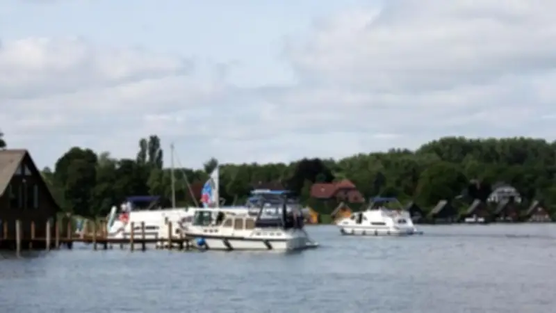 Ladenetz für E-Motorboote an Mecklenburgischer Seenplatte und in Brandenburg geplant