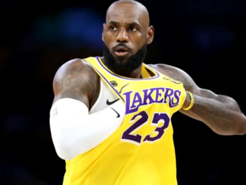 Lakers starten mit Sieg in Playoffs: James führt Team trotz Doncic-Ausfall zum Erfolg