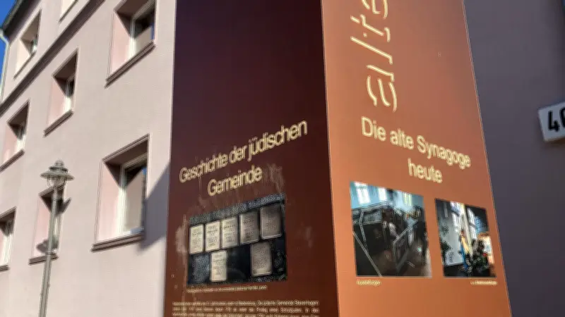 Landes-Politiker besuchen Alte Synagoge Stavenhagen auf Gedenkstätten-Tour