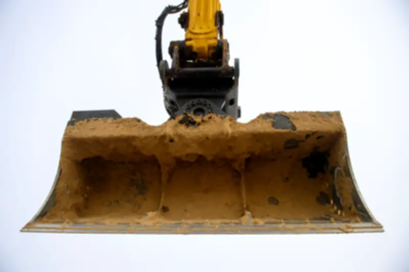 Landkreis Celle: Gestohlener Bagger hinterlässt Straßenschäden