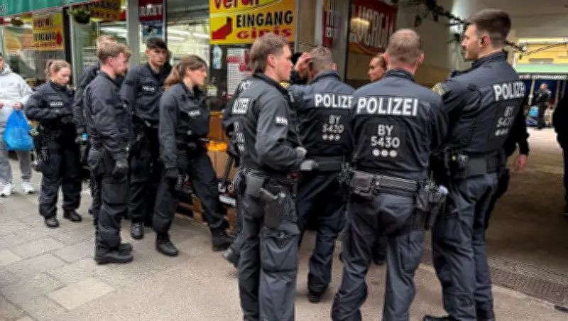 Landwehrstraße abgeriegelt: Größte Zollrazzia Münchens gegen Schwarzarbeit und Schmuggel