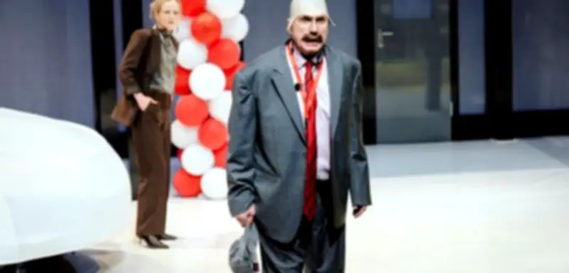 Lars Eidinger als rasender Geizhals: Irre Komödie an der Berliner Schaubühne