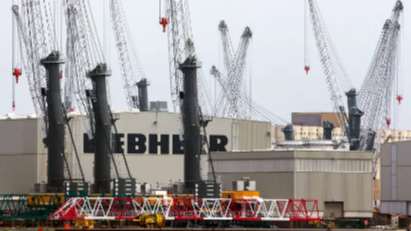 Liebherr Rostock erzielt Umsatzrekord: Hafenkräne aus Mecklenburg-Vorpommern erobern Weltmarkt