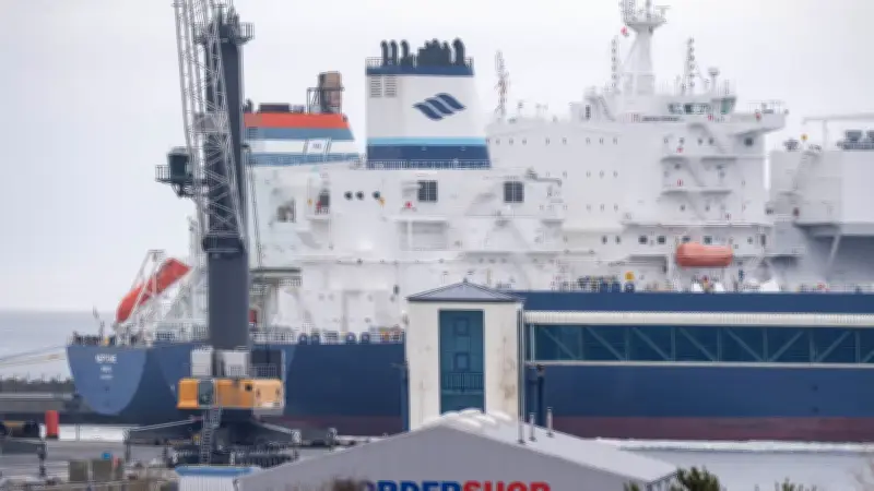 LNG-Terminal auf Rügen: DUH klagt gegen Betrieb bis 2043