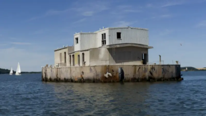 Lost Place in der Ostsee: DDR-Marineplattform wird versteigert