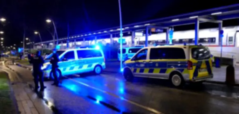 Mann droht mit Anschlag und verletzt Fahrgäste durch Böller in ICE bei Siegburg