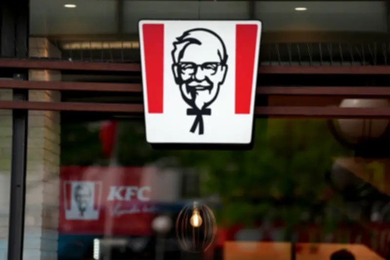 Markenstreit um Dönernamen: Krispy Kebab vs. KFC - Wer darf den Namen nutzen?