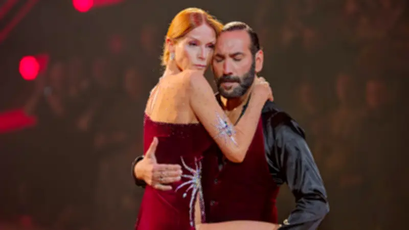 Massimo Sinató verlässt Let's Dance nach emotionalem Tango für Esther Schweins' Mutter
