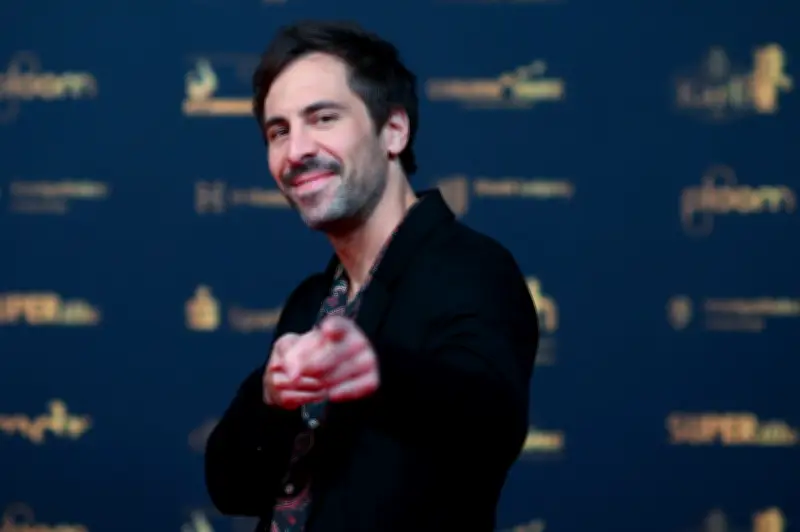 Max Giesinger bricht sich Finger beim Kuhstreicheln im Wellness-Urlaub