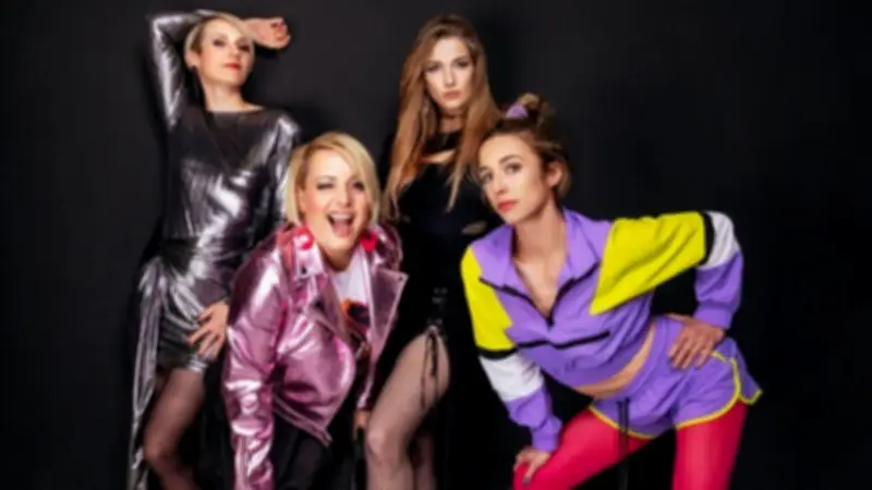 Mädelsband Medlz lässt im Waren Bürgersaal die 90er Jahre musikalisch wiederauferstehen