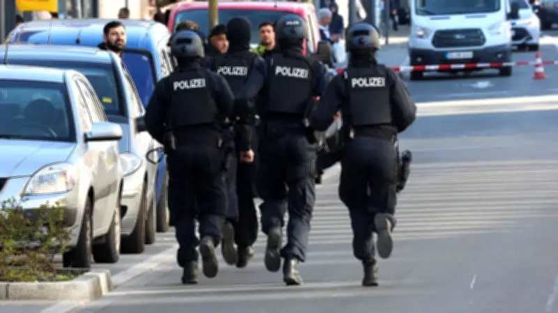 Messerangriff in Solingen: Polizei nimmt drei Tatverdächtige nach Großaufgebot-Einsatz fest