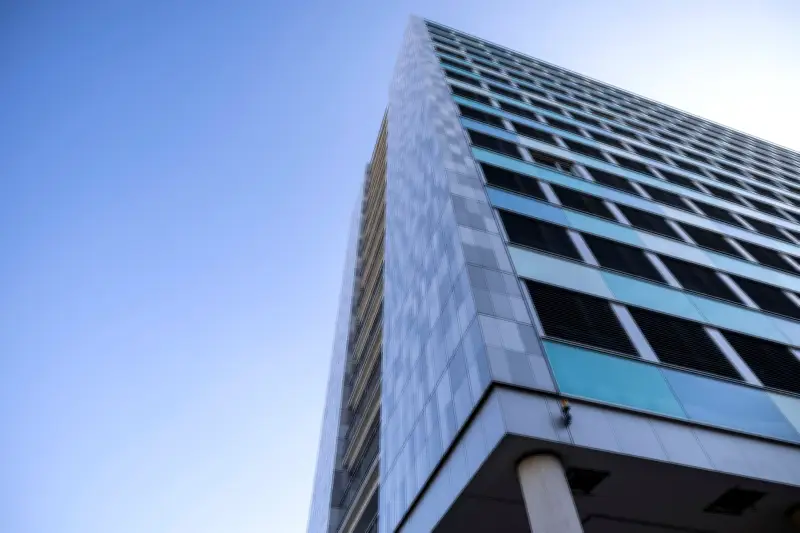 Messerattacke im Statistischen Bundesamt Wiesbaden: Kollege verletzt Mitarbeiterin schwer