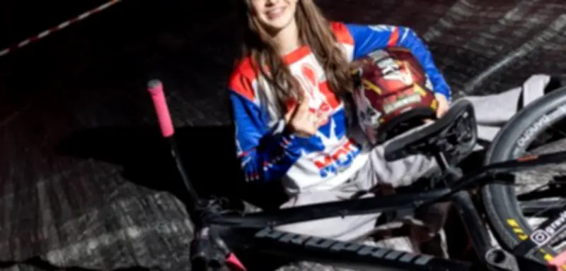 Mia, 15: Rückwärtssalto auf Rädern bei Masters of Dirt – Eine junge Freestyle-Profibikerin im Porträt