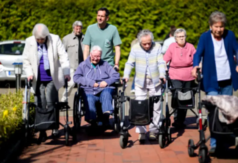 Ministerpräsident Lies absolviert Praktikum in Seniorenresidenz: Einblicke in Pflegealltag