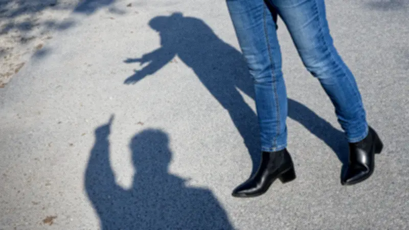 Mittagsraub in Magdeburg: Ältere Frau in Morgenstraße von Unbekanntem beraubt