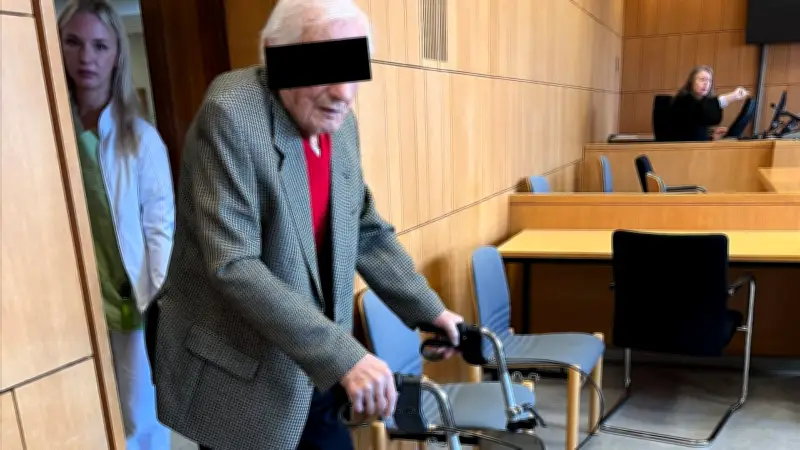 Mord-Prozess gegen 96-Jährigen: Hausbrand mit bettlägeriger Ehefrau entfacht