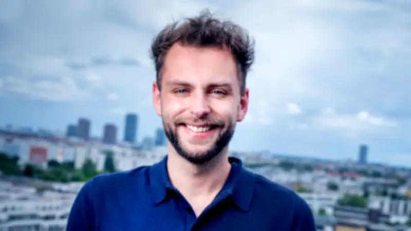 Moritz J. Müller: Vom Paketboten zum BILD-Politikreporter mit Fokus Bundeswehr und Linkspartei