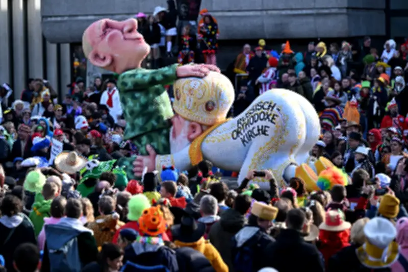 Moskau verurteilt Düsseldorfer Karnevalisten Jacques Tilly in Abwesenheit zu achteinhalb Jahren Haft