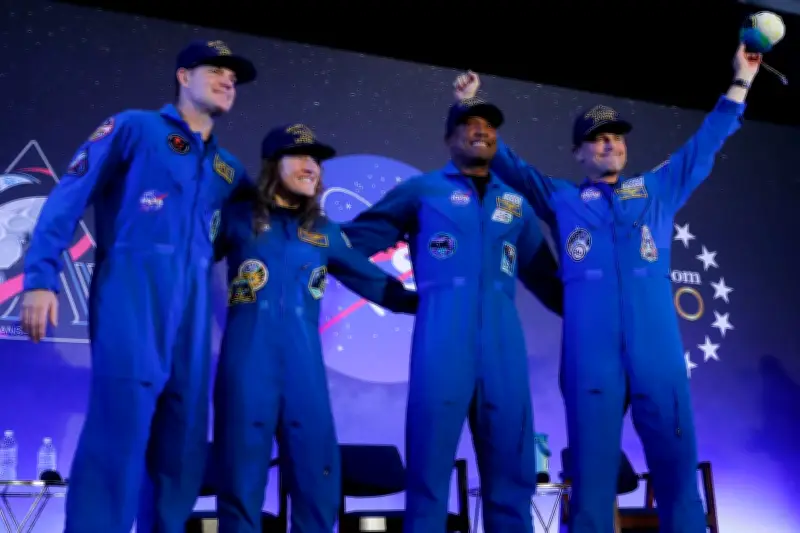 Nach historischer Mondmission: Artemis 2-Crew feiert emotionale Rückkehr auf der Erde