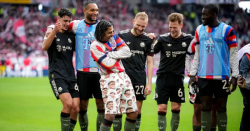 Nach Sieg in Freiburg: Gnabrys Goretzka-Hose sorgt für Lacher bei den Bayern-Stars