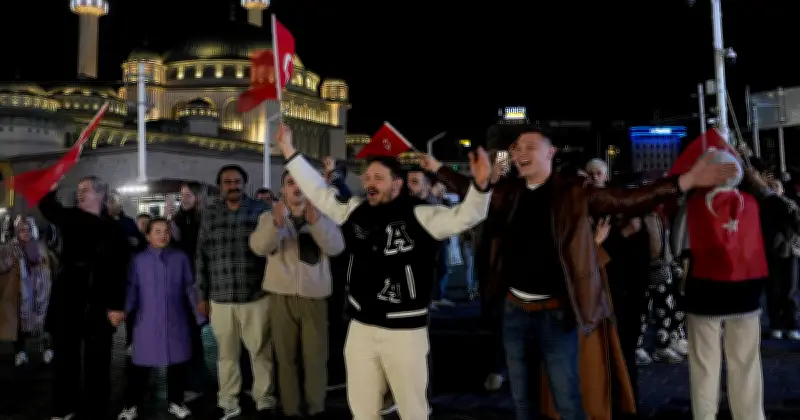 Nach WM-Qualifikation: Spontane Fan-Feiermeile in München – 80 Polizisten im Einsatz