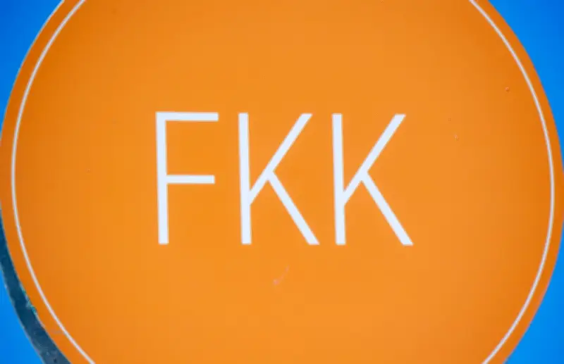 Nackt sonnen: Wo es erlaubt ist und wo Bußgelder drohen - Rechtsanwälte klären auf