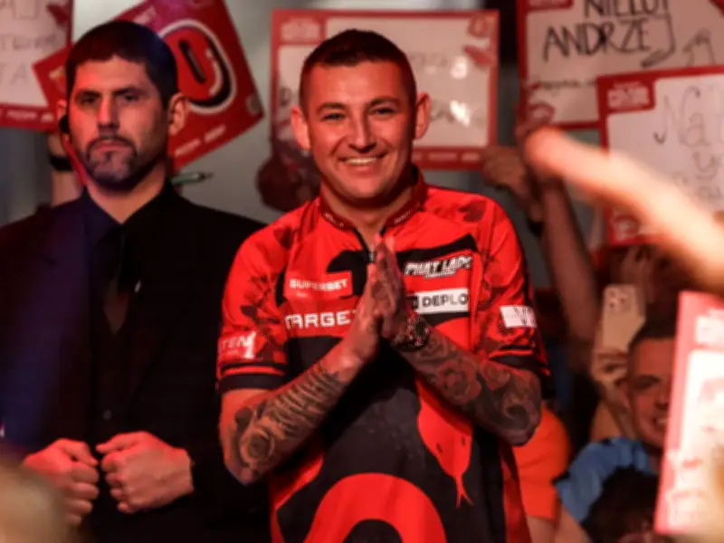 Nathan Aspinall überrascht mit Eminem als Walk-on-Song beim German Darts Grand Prix