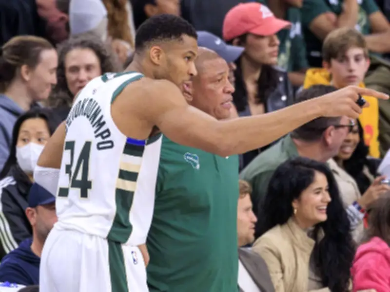 NBA: Giannis Antetokounmpo lässt Zukunft bei Milwaukee Bucks offen und kritisiert Kommunikation