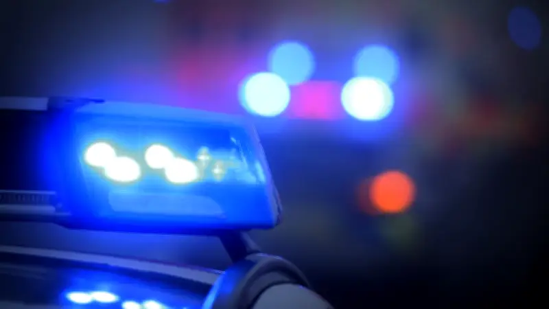 Nächtlicher Transporter-Crash auf A43 bei Herne: Schrammwand verschoben, Autobahn gesperrt