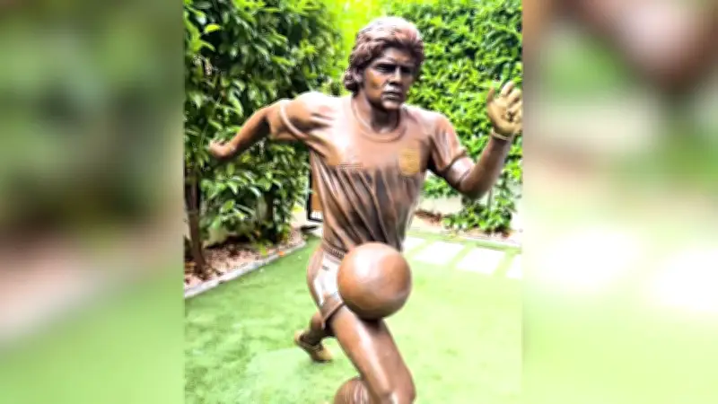 Neapel-Star Gilmour überrascht mit Maradona-Statue im Garten