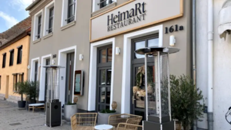 Neue Außengastronomie am Marktbrunnen: Loitzer Innenstadt erhält frischen Impuls