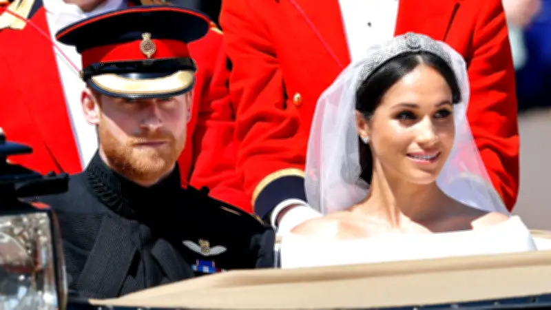 Neue Enthüllungen zum Tiara-Streit: Queen ermahnte Meghan vor der Hochzeit