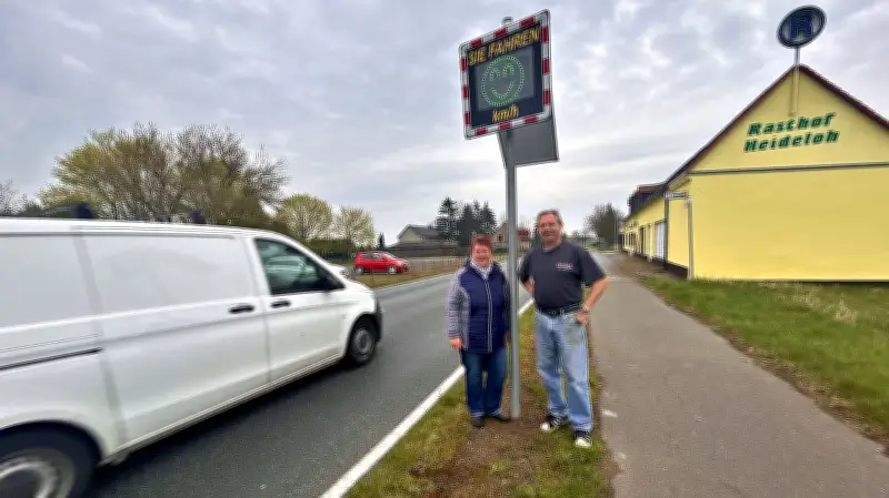 Neue Geschwindigkeitsanzeigen in Heideloh und Sandersdorf: Smiley-Tafeln zwingen Raser zum Bremsen