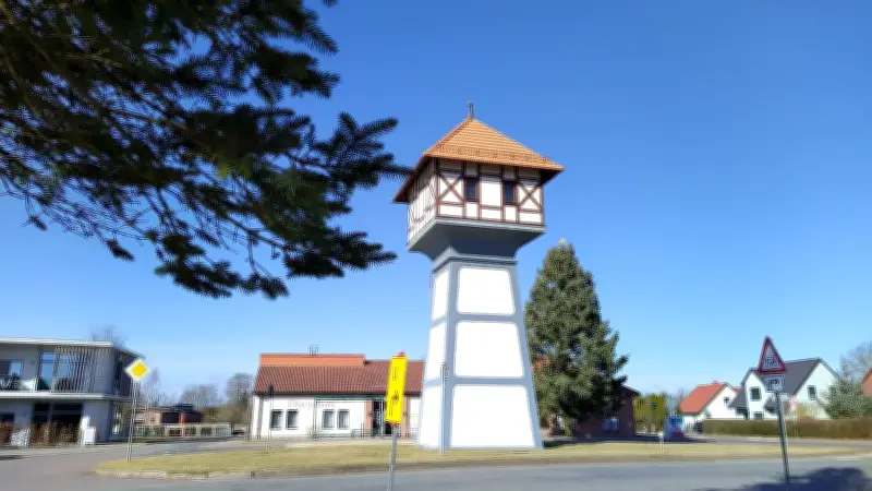 Neveriner Wasserturm: Vom Abriss bedroht zum Wahrzeichen im Gemeindewappen