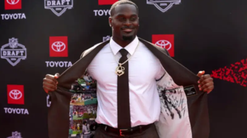 NFL-Draft 2026: Supertalent Jeremiyah Love im Luxus-Outfit