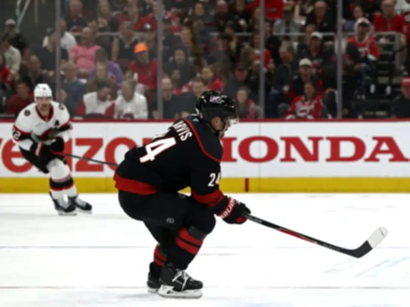 NHL-Playoffs: Stützle und Ottawa Senators starten mit Auftaktniederlage gegen Carolina