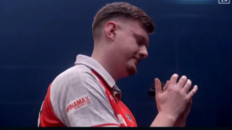 Niko Springer schockt Darts-Welt: Sensationssieg gegen van Gerwen in München