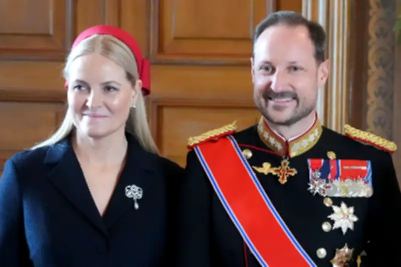 Norwegische Kronprinzessin Mette-Marit zeigt sich erstmals mit Sauerstoffgerät bei offiziellem Termin