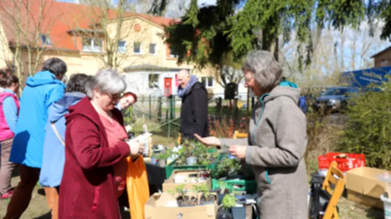 Nossendorfer Kulturtreff startet mit erfolgreicher Pflanzenbörse und vielfältigem Rahmenprogramm