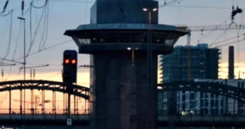 Notbremsung löst Chaos aus: Mann klettert aus ICE und legt Münchner Hauptbahnhof lahm