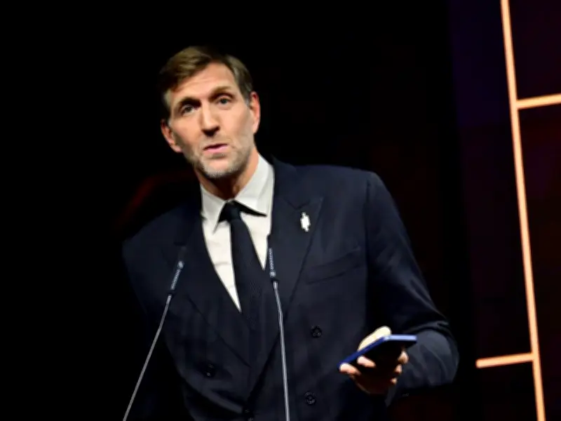 Nowitzki in FIBA Hall of Fame: Teleprompter-Panne bei Dankesrede in Berlin