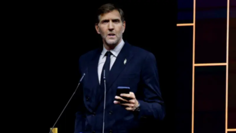 Nowitzkis Hall-of-Fame-Ehrung: Dankesrede vom Handy abgelesen nach Technikpanne