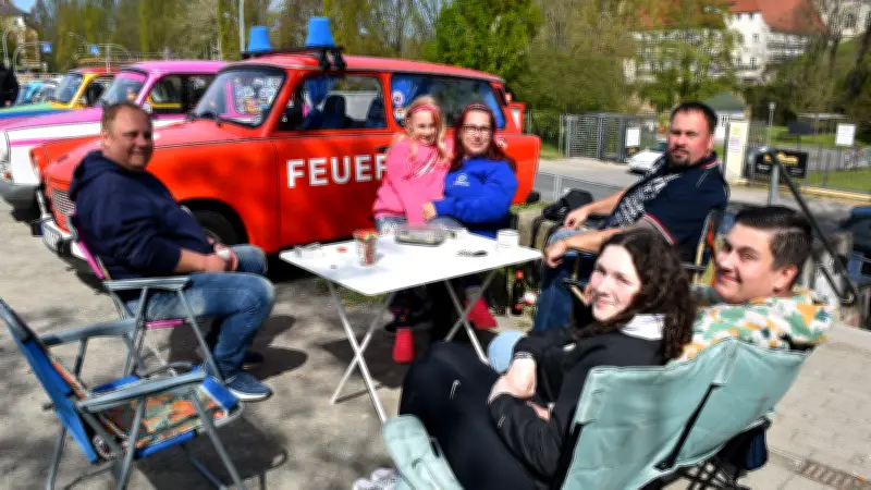 Oldtimer locken Massen nach Zeitz: Rekordandrang bei Ausstellung