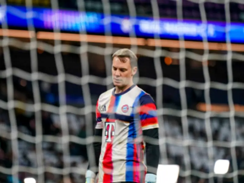 Oliver Kahn rät Manuel Neuer zum Karriereende nach möglichem Triple-Gewinn