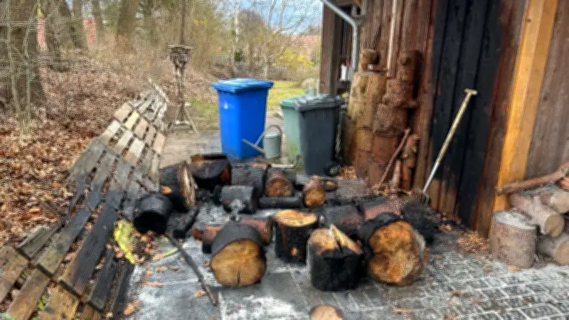 Oster-Alarm in Userin: Nachbarn verhindern mit Feuerlöscher Carport-Brand