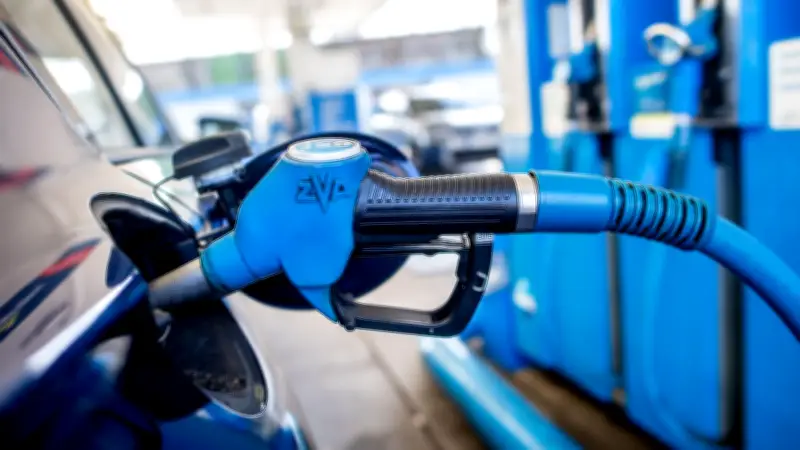 Oster-Schock an der Zapfsäule: Politiker stellt klar, wer nicht entlastet werden soll