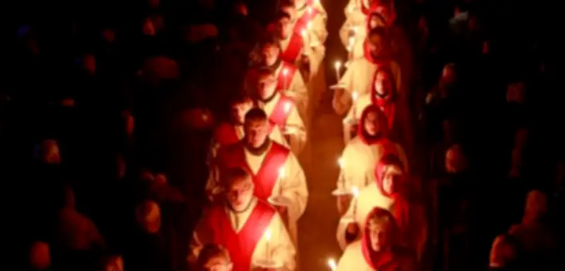 Osterbräuche zwischen Glaube und Tradition: Ein theologischer Blick auf Eier und Hasen