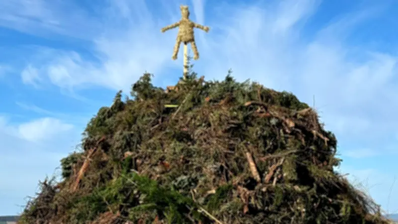 Osterfeuer-Spektakel im Harz: Strohpuppe lodert über Stecklenberg